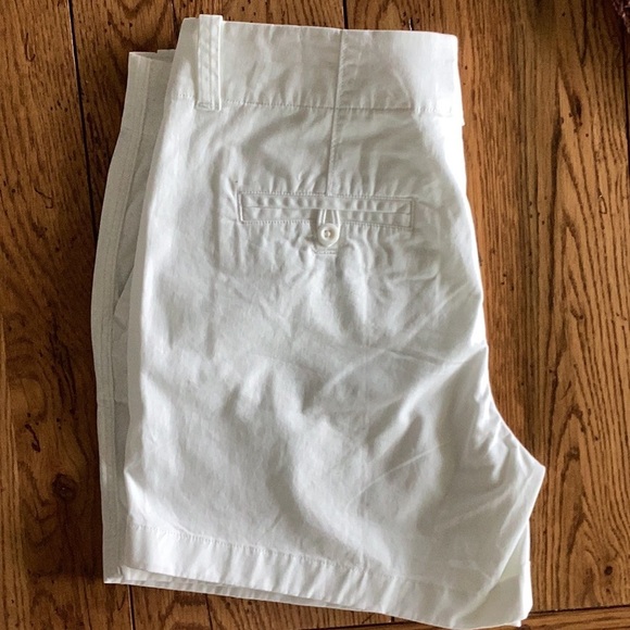 Vineyard Vines White Shorts SZ 10 Like new without tags - Picture 2 of 10
